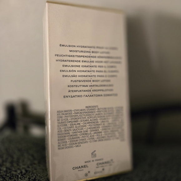 Chanel Coco Mademoiselle Moisturizing Body Lotion - Pale Pink Box - Picture 2 of 2